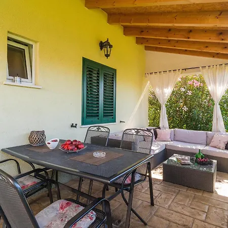 Holiday home Amazing In With Wifi Split